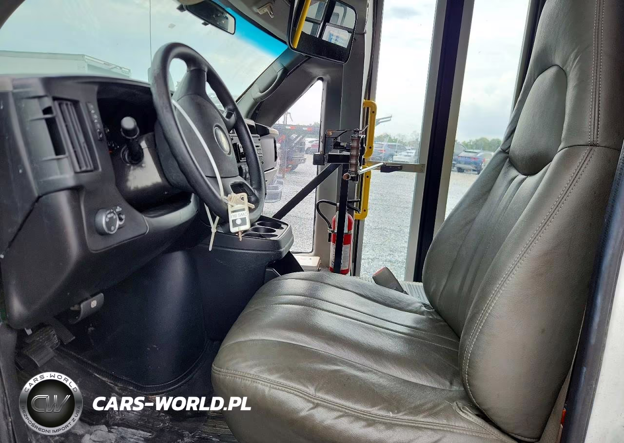 2009 Chevrolet Express G3500 VIN:1GBJG31K491125323 - 7