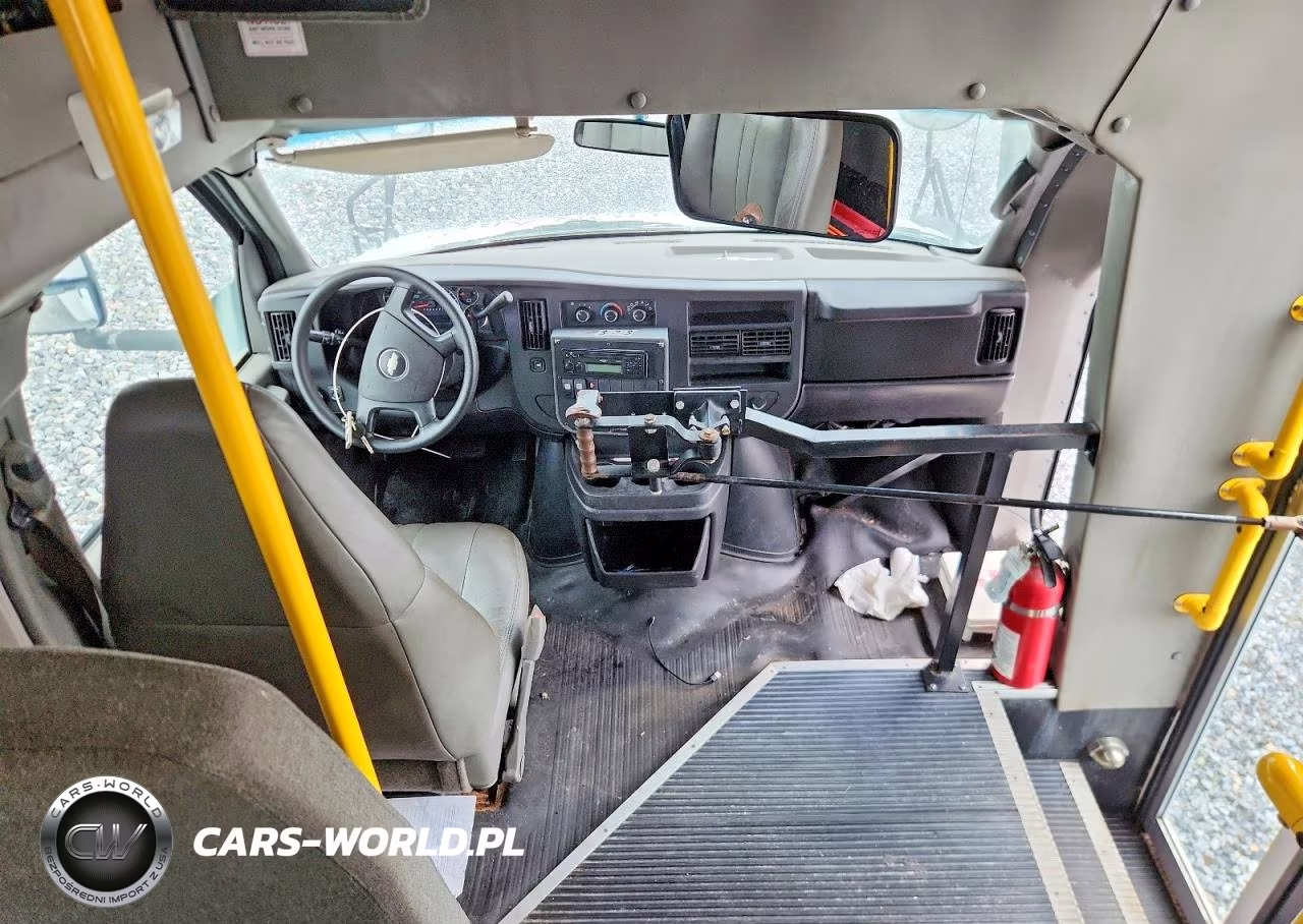2009 Chevrolet Express G3500 VIN:1GBJG31K491125323 - 8