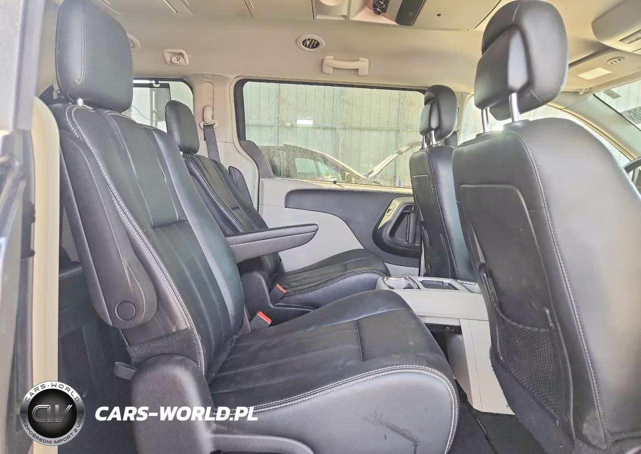 2016 Chrysler Town & Country Touring VIN:2C4RC1BG9GR133113 - 11