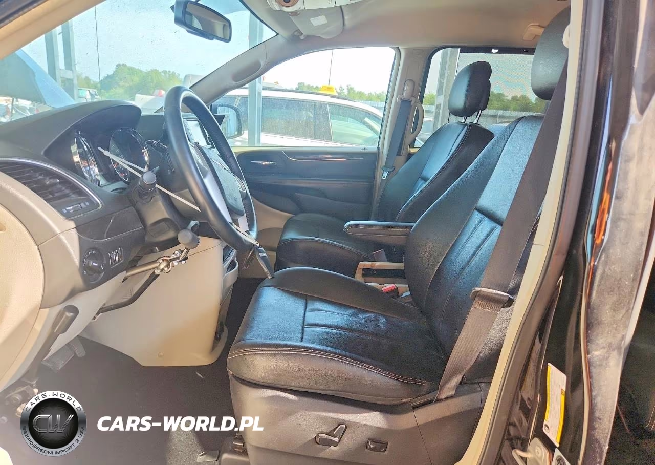2016 Chrysler Town & Country Touring VIN:2C4RC1BG9GR133113 - 7