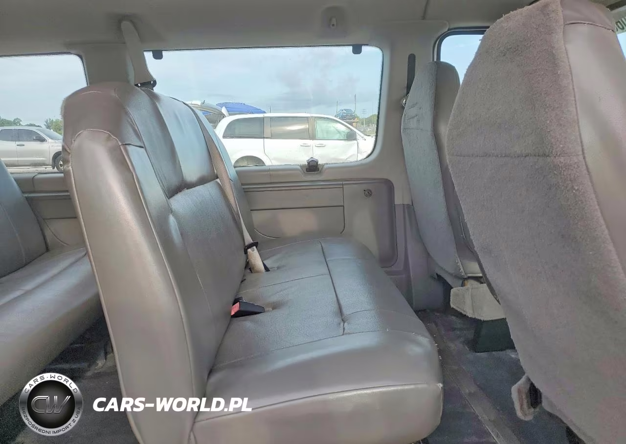 2008 Ford Econoline E350 Super Duty Wagon VIN:1FBSS31L48DA66069 - 11