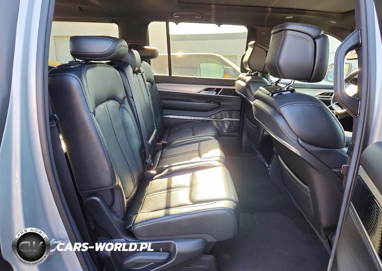 2022 Jeep Grand Wagoneer Series I VIN:1C4SJVEJ0NS116685 - 11