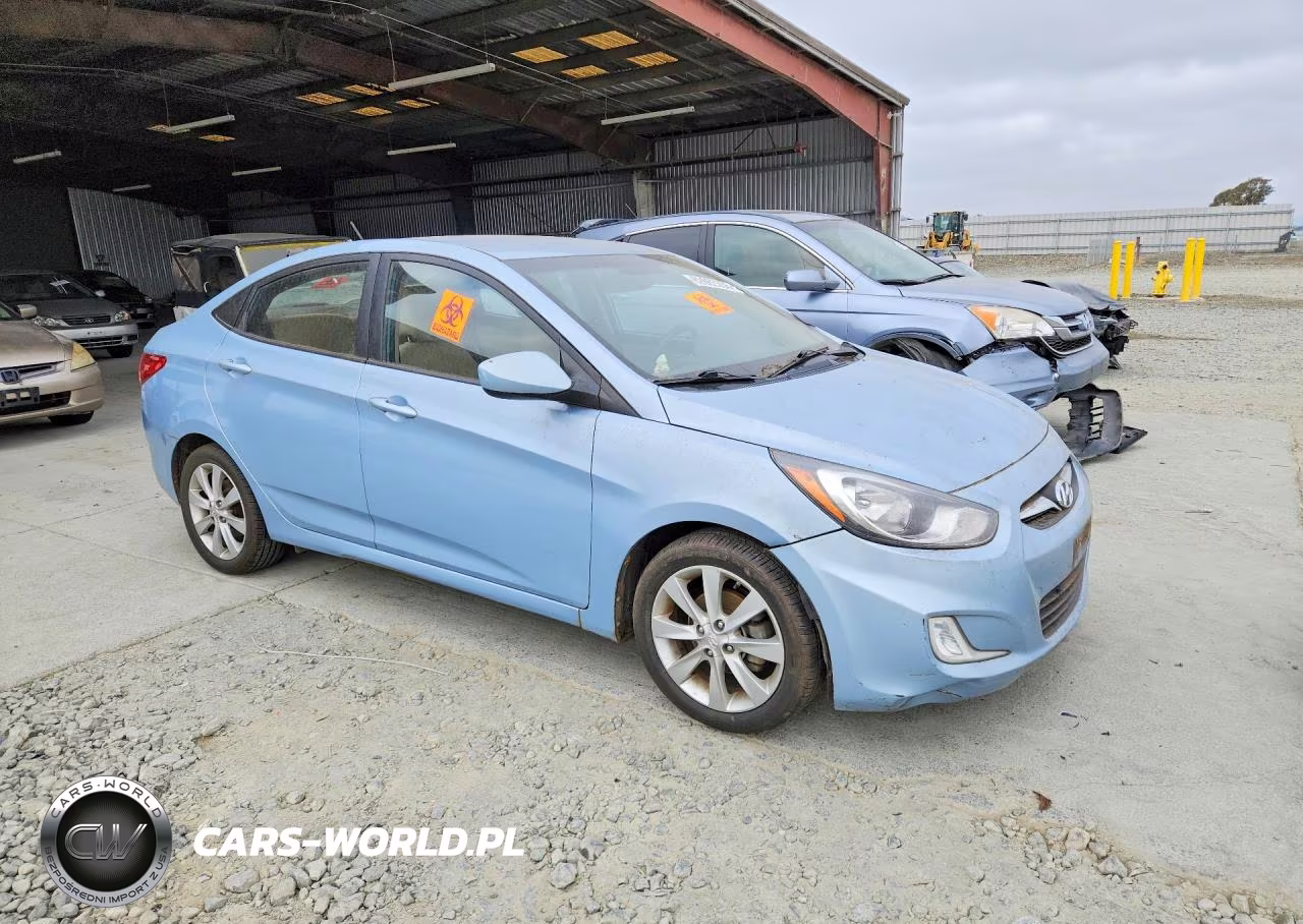 2013 Hyundai Accent Gls VIN:KMHCU4AE7DU459037 - 4