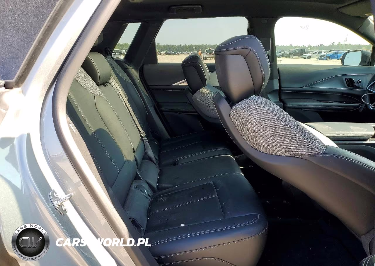 2024 Cadillac Lyriq Tech VIN:1GYKPMRK7RZ142333 - 11