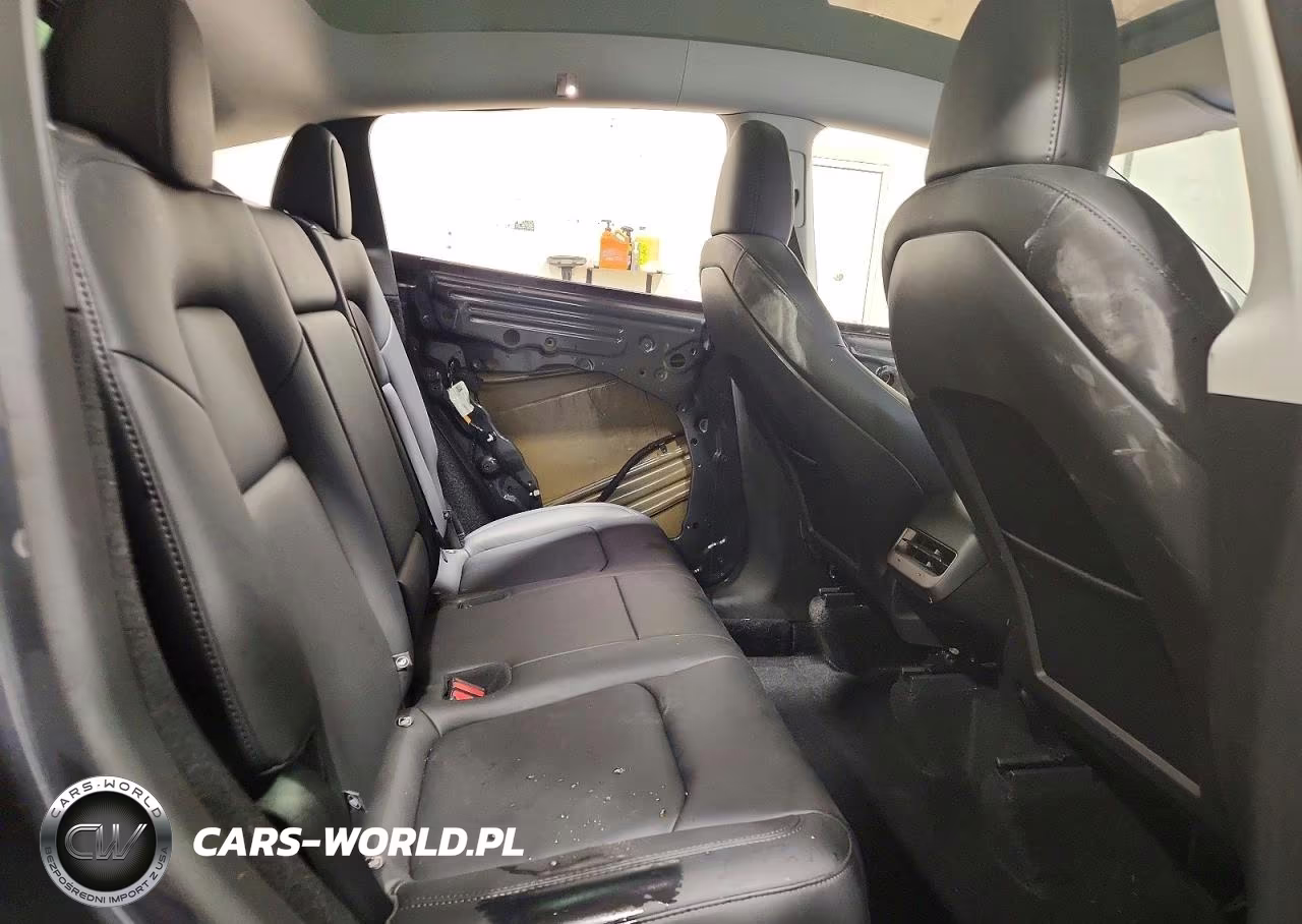 2025 Tesla Model Y VIN:7SAYGDEE0SA352137 - 11