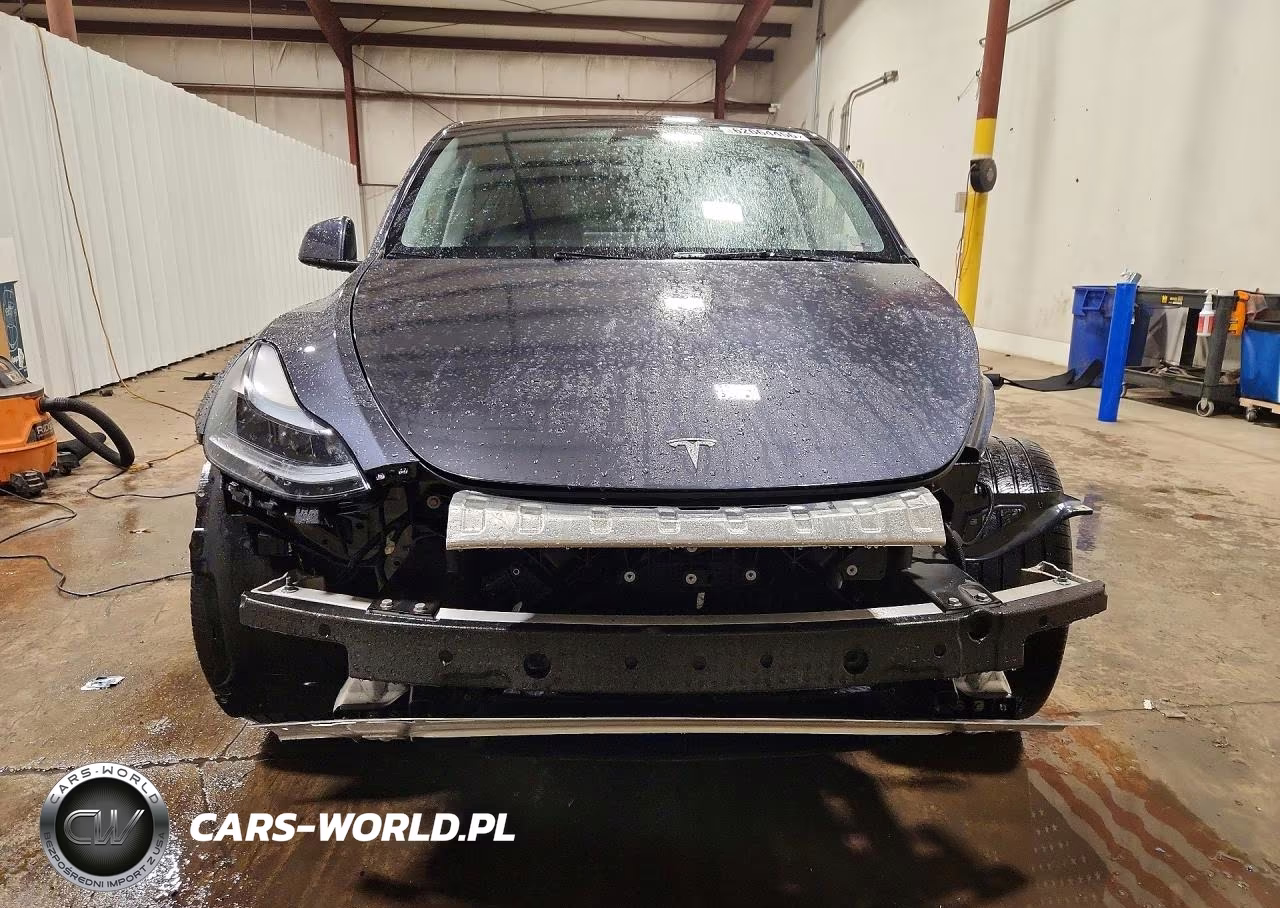 2025 Tesla Model Y VIN:7SAYGDEE0SA352137 - 5