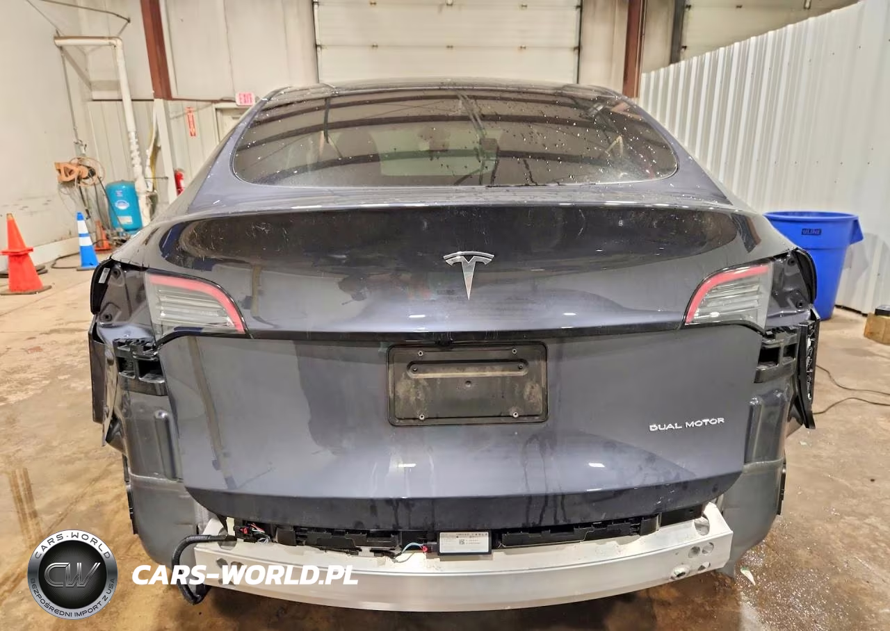 2025 Tesla Model Y VIN:7SAYGDEE0SA352137 - 6
