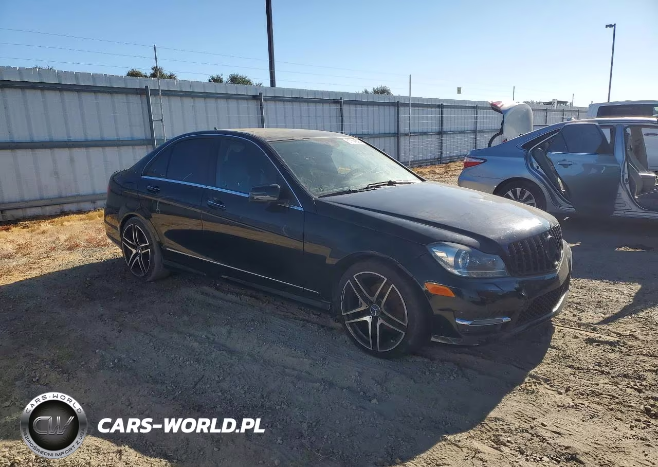 2013 Mercedes-Benz C 250 VIN:WDDGF4HB2DA872826 - 4