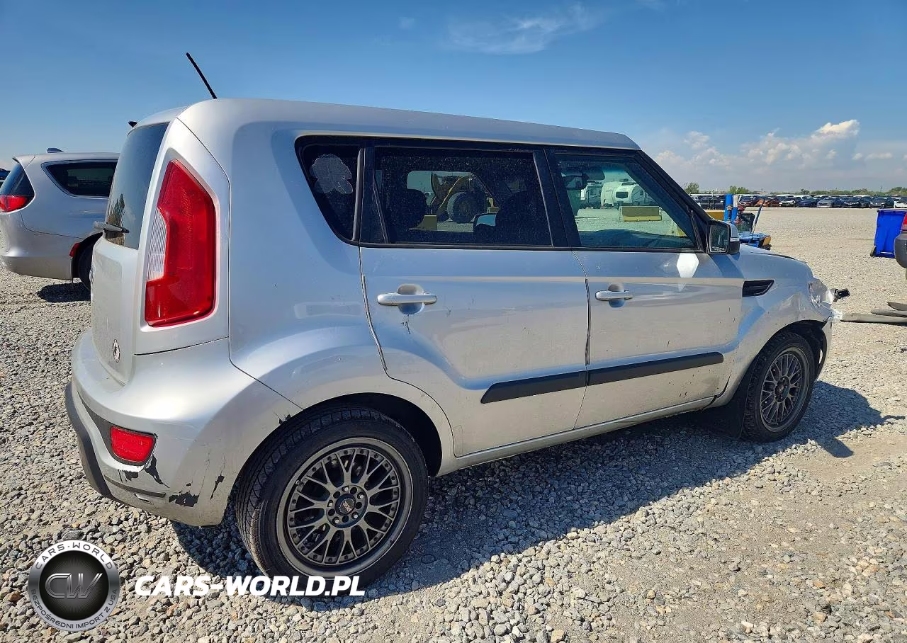 2013 Kia Soul + VIN:KNDJT2A69D7558162 - 3