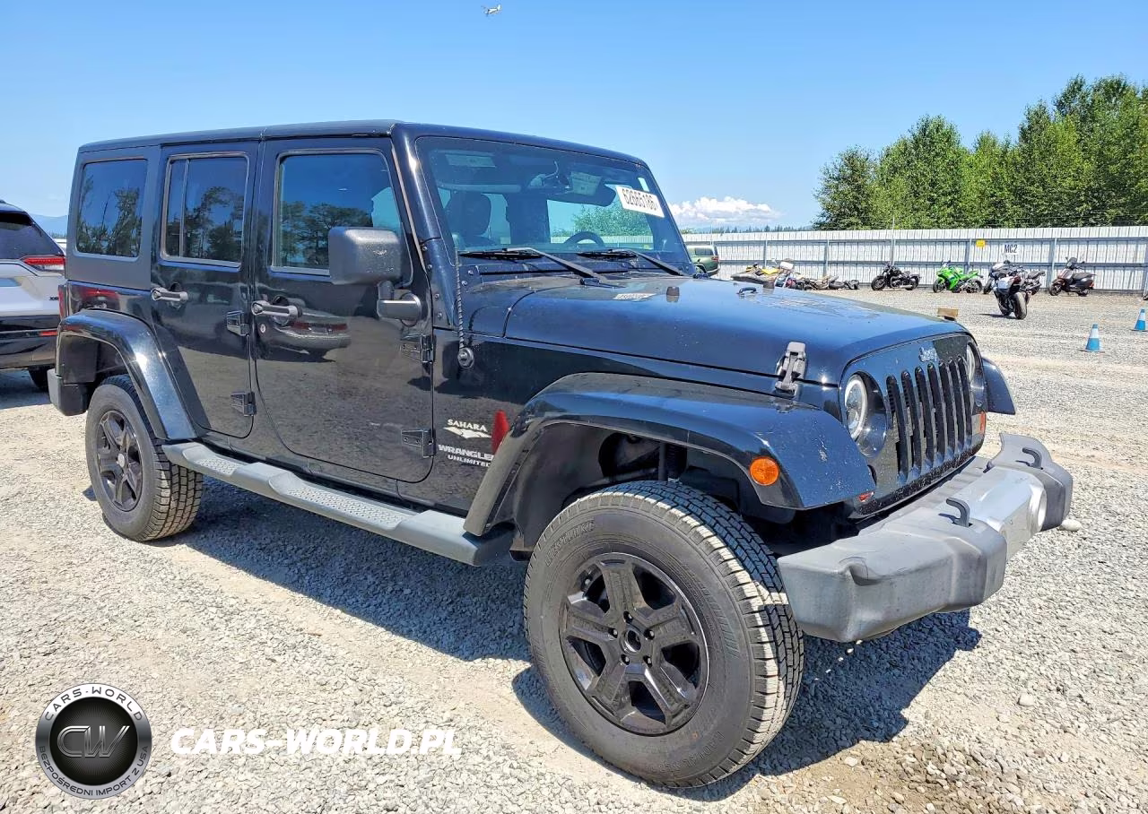 2013 Jeep Wrangler Unlimited Sahara VIN:1C4HJWEG5DL685030 - 4