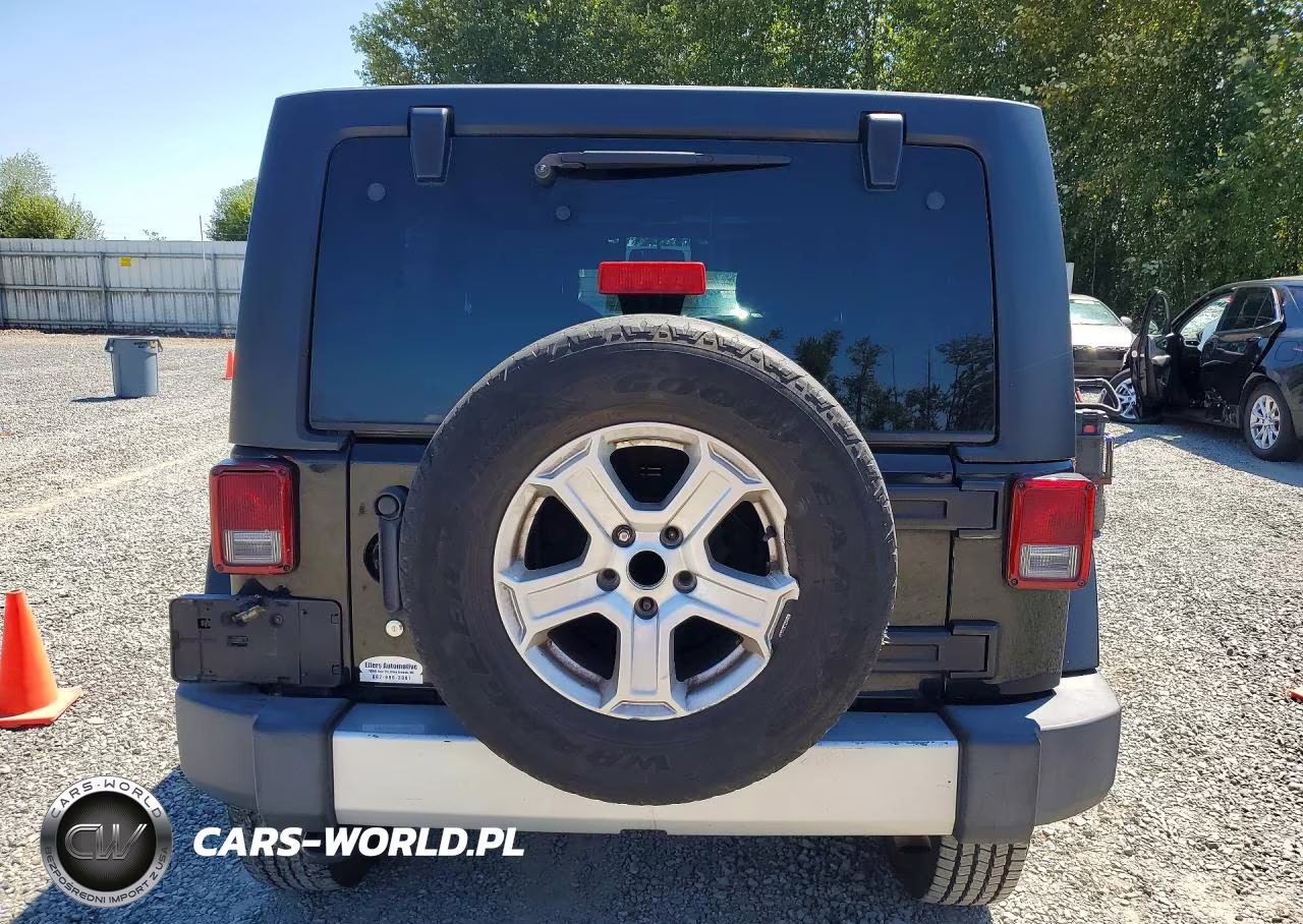 2013 Jeep Wrangler Unlimited Sahara VIN:1C4HJWEG5DL685030 - 6