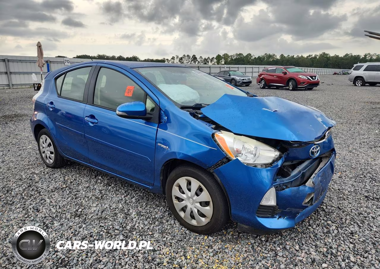 2014 Toyota Prius C Two VIN:JTDKDTB30E1573701 - 4