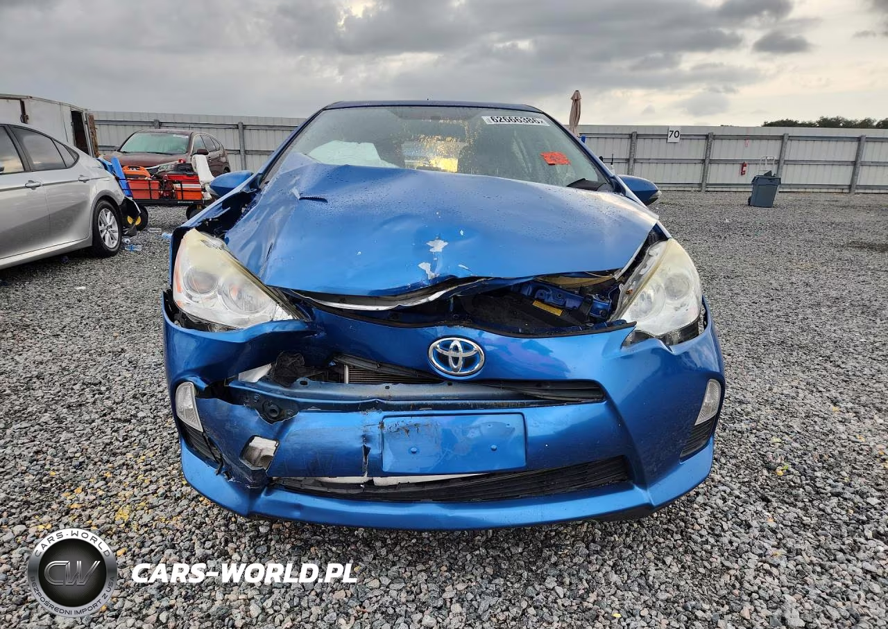 2014 Toyota Prius C Two VIN:JTDKDTB30E1573701 - 5