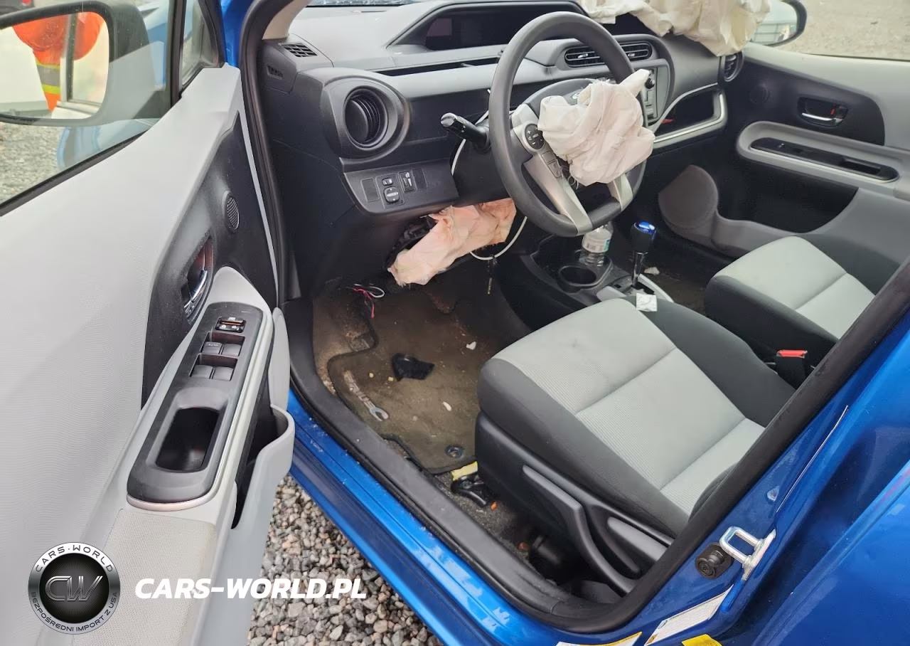 2014 Toyota Prius C Two VIN:JTDKDTB30E1573701 - 8