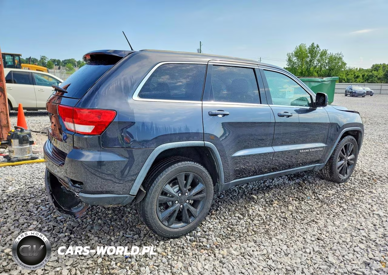 2012 Jeep Grand Cherokee Laredo VIN:1C4RJEAG7CC355957 - 3