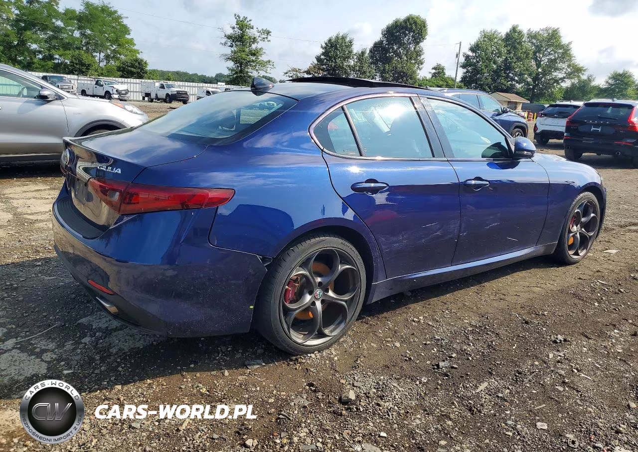 2017 Alfa Romeo Giulia Ti Q4 VIN:ZARFAEEN9H7537791 - 3
