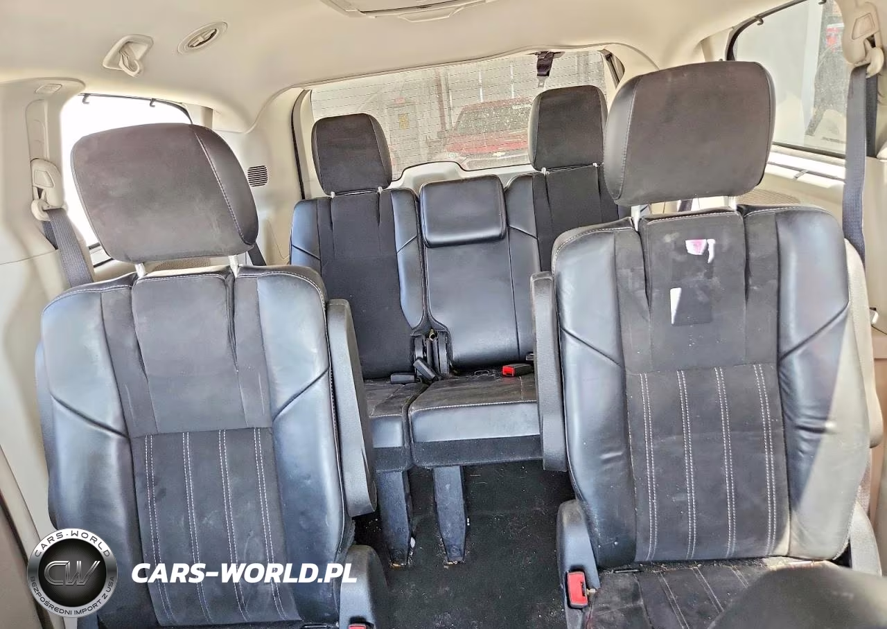 2016 Chrysler Town & Country Limited VIN:2C4RC1JG9GR232256 - 10