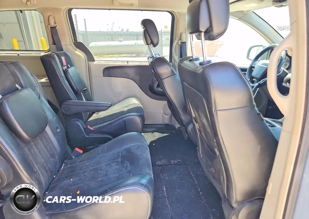 2016 Chrysler Town & Country Limited VIN:2C4RC1JG9GR232256 - 11