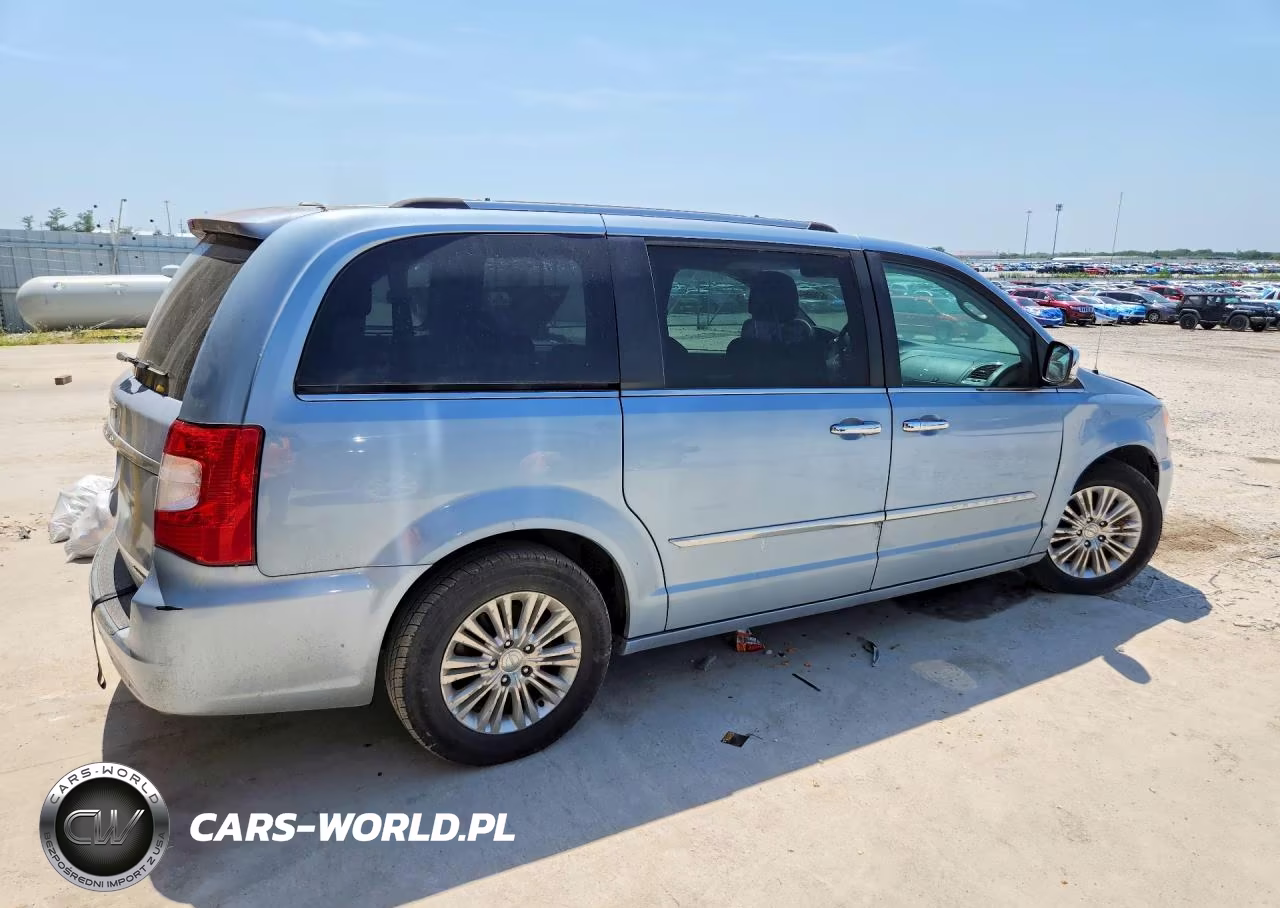 2016 Chrysler Town & Country Limited VIN:2C4RC1JG9GR232256 - 3
