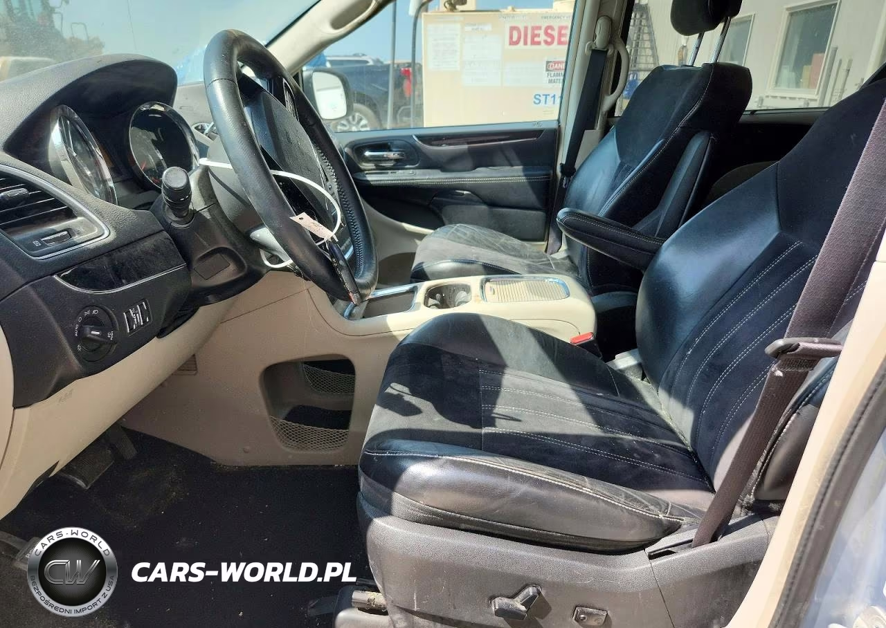 2016 Chrysler Town & Country Limited VIN:2C4RC1JG9GR232256 - 7