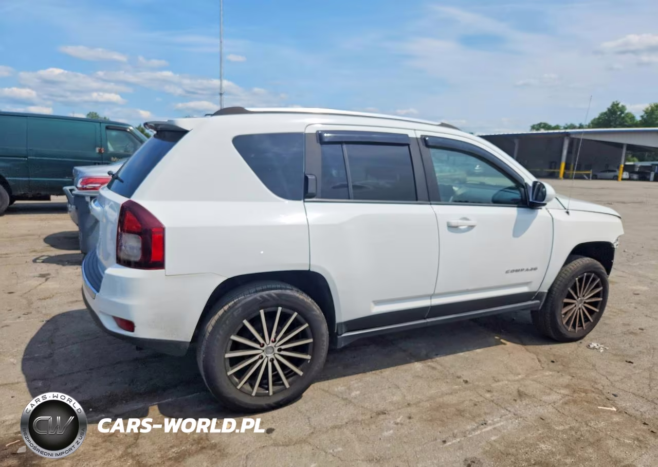 2015 Jeep Compass Latitude VIN:1C4NJDEB9FD105447 - 3