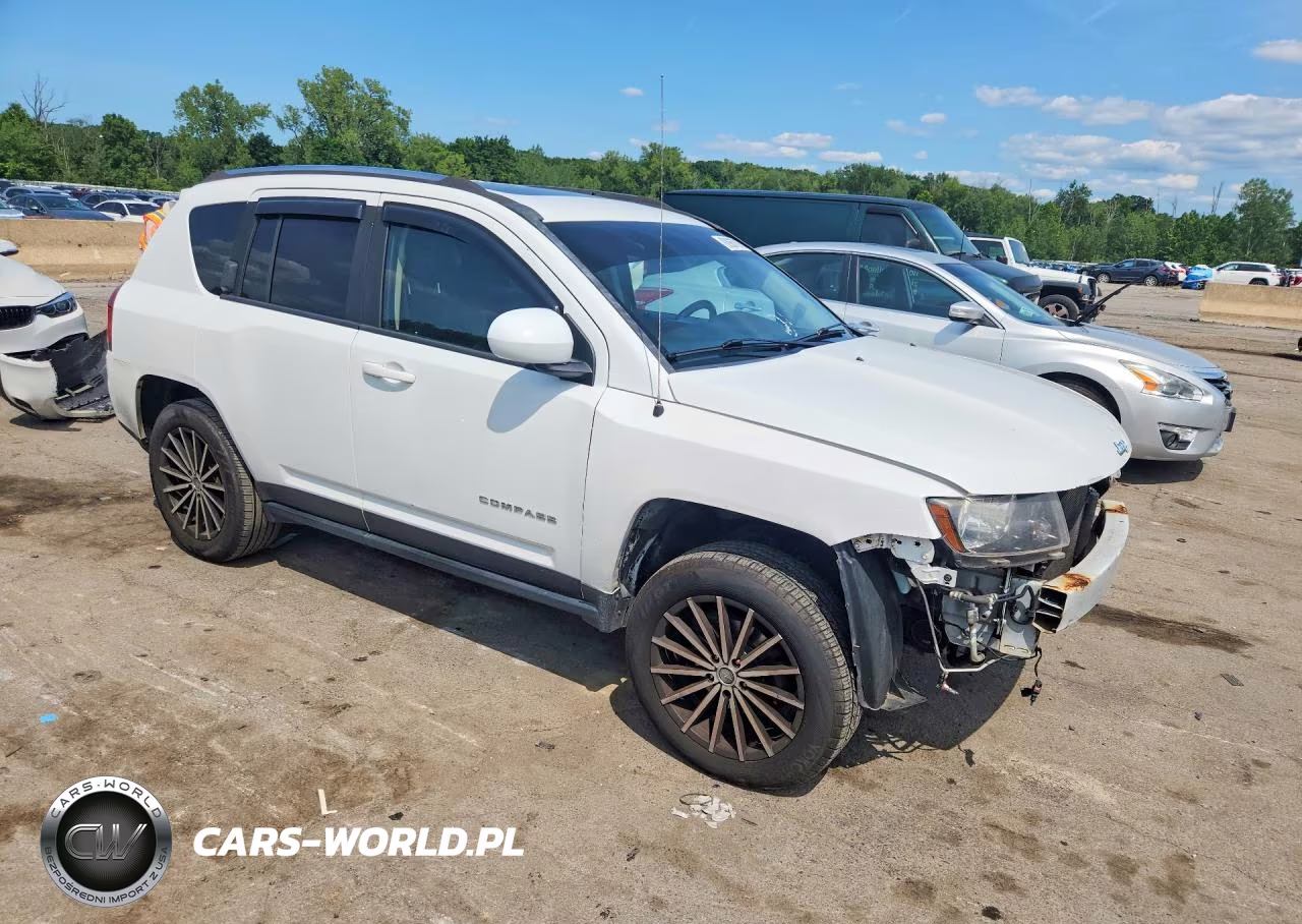 2015 Jeep Compass Latitude VIN:1C4NJDEB9FD105447 - 4