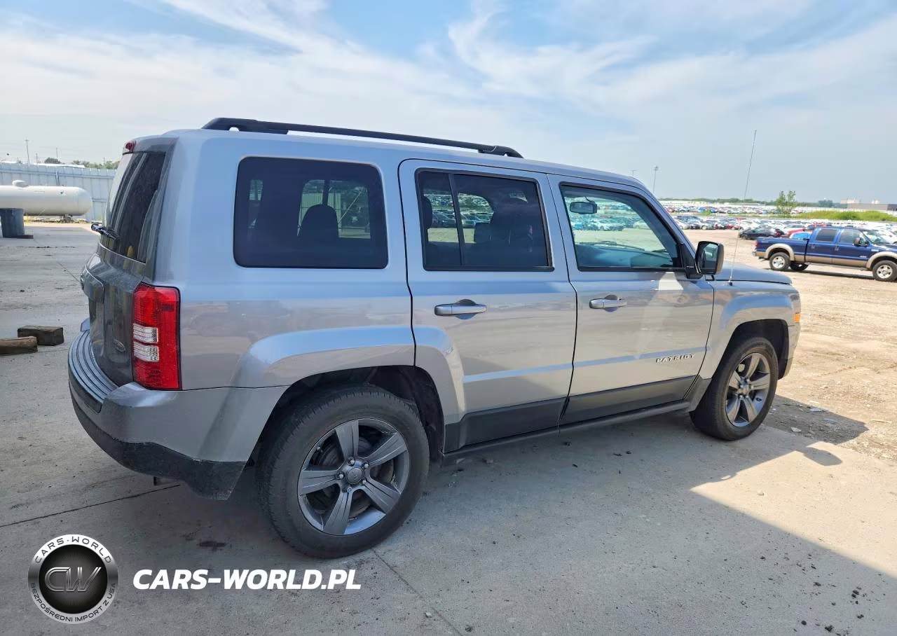 2015 Jeep Patriot Latitude VIN:1C4NJPFA8FD209743 - 3