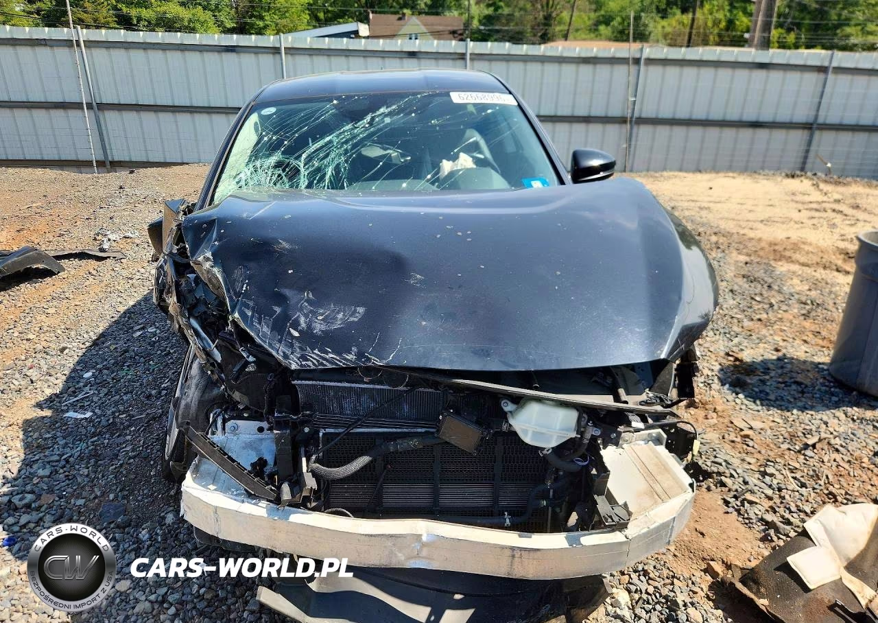 2018 Honda Clarity Touring VIN:JHMZC5F34JC006167 - 5