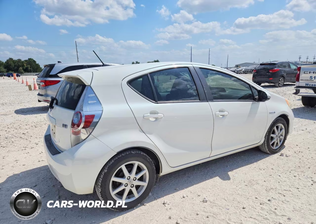 2012 Toyota Prius C Four VIN:JTDKDTB39C1509492 - 3