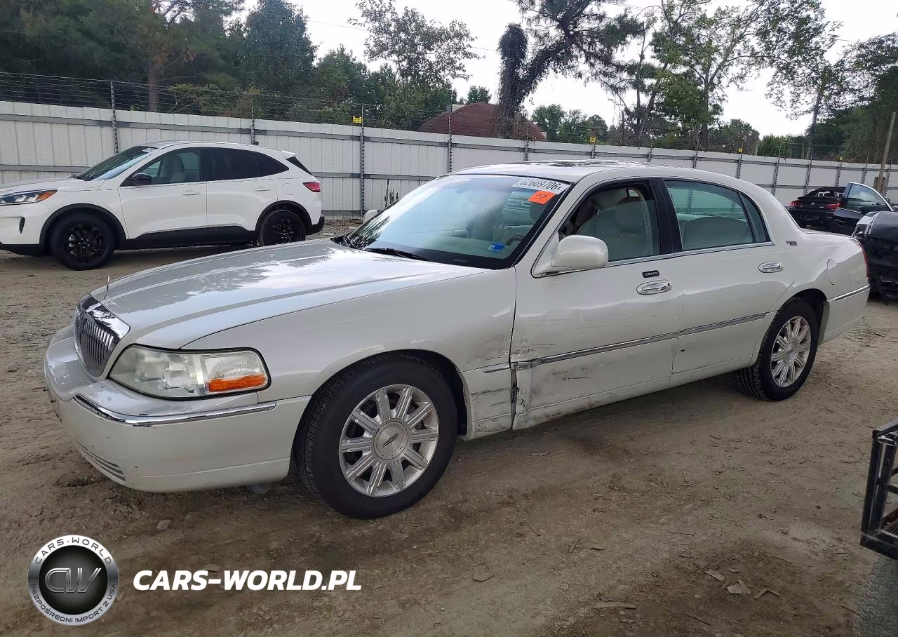 2007 Lincoln Town Car Signature Limited VIN:1LNHM82V17Y636402 - 1