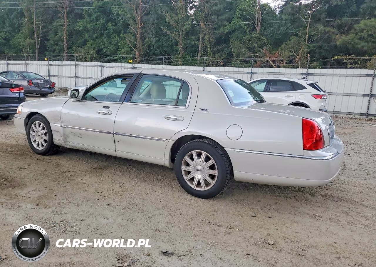 2007 Lincoln Town Car Signature Limited VIN:1LNHM82V17Y636402 - 2