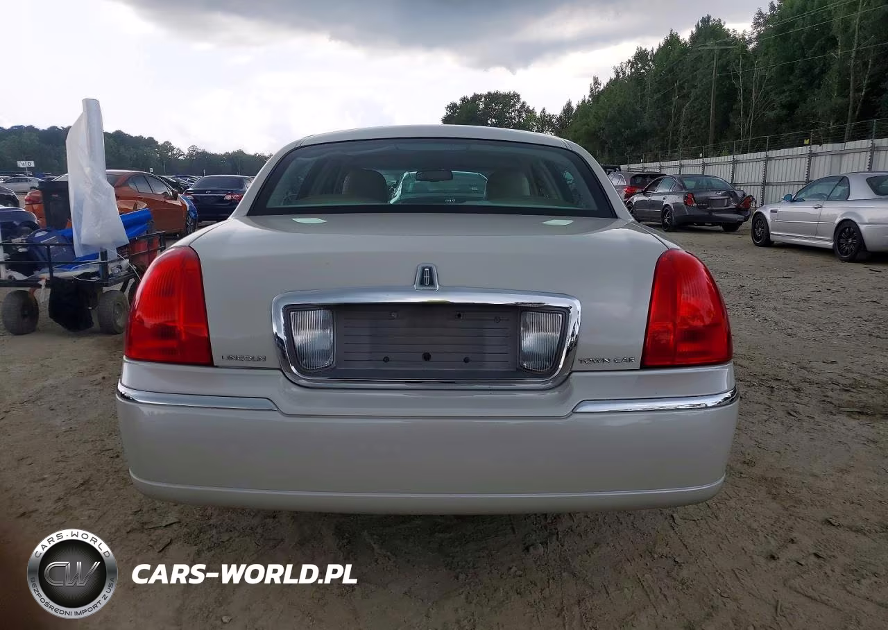2007 Lincoln Town Car Signature Limited VIN:1LNHM82V17Y636402 - 6