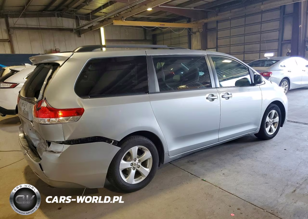 2014 Toyota Sienna Le VIN:5TDKK3DC9ES459993 - 3
