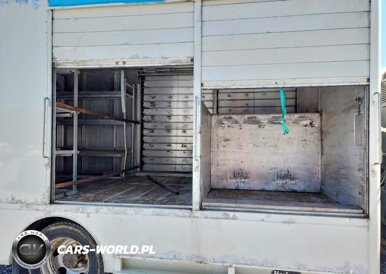 2015 Hino 195 Box Truck VIN:JHHHDM2H9FK001451 - 11