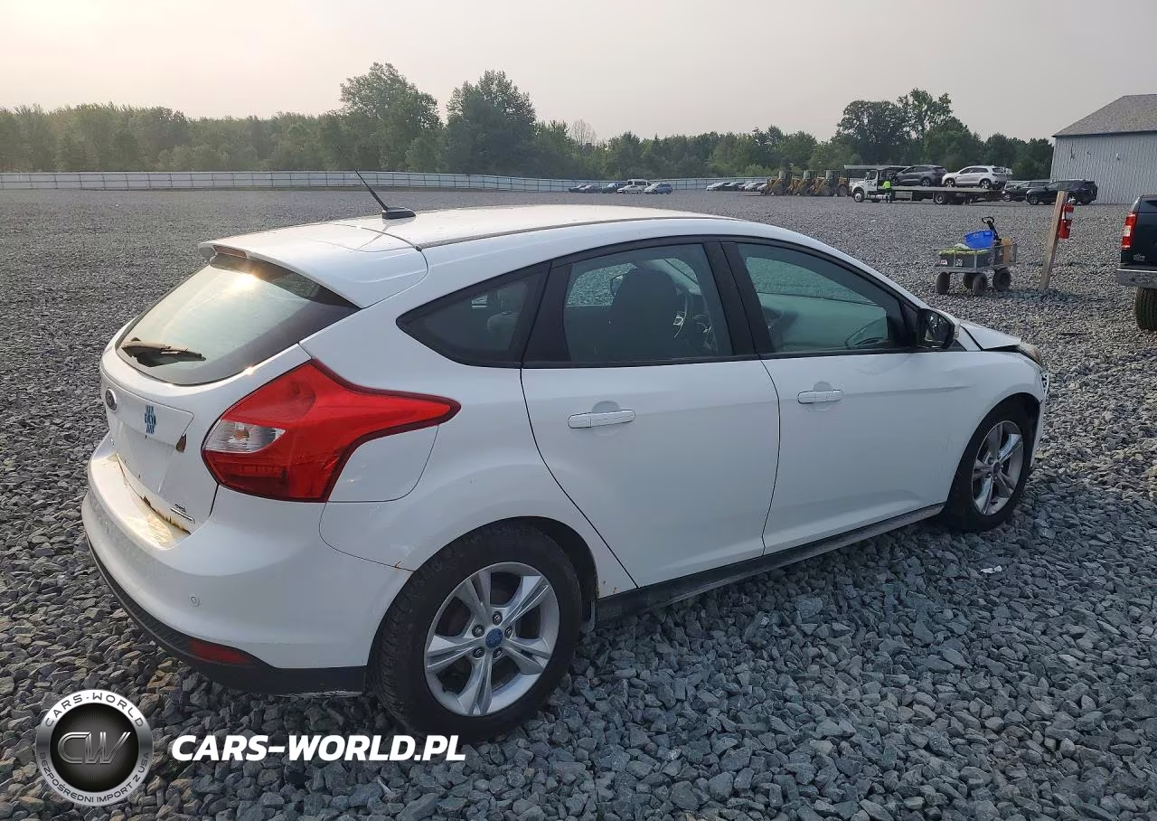 2014 Ford Focus Se VIN:1FADP3K27EL320635 - 3