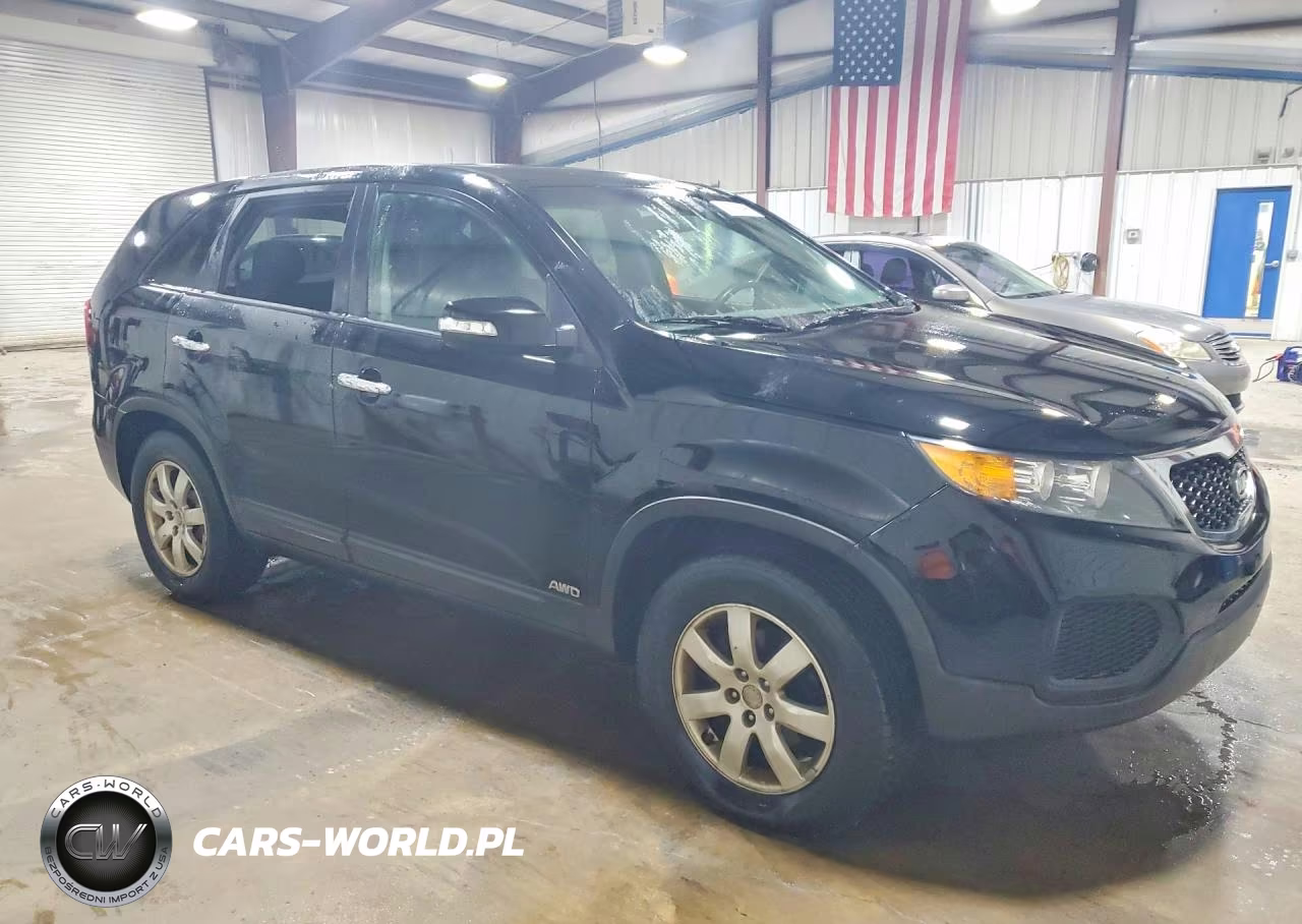 2011 Kia Sorento Lx VIN:5XYKTCA15BG166116 - 4