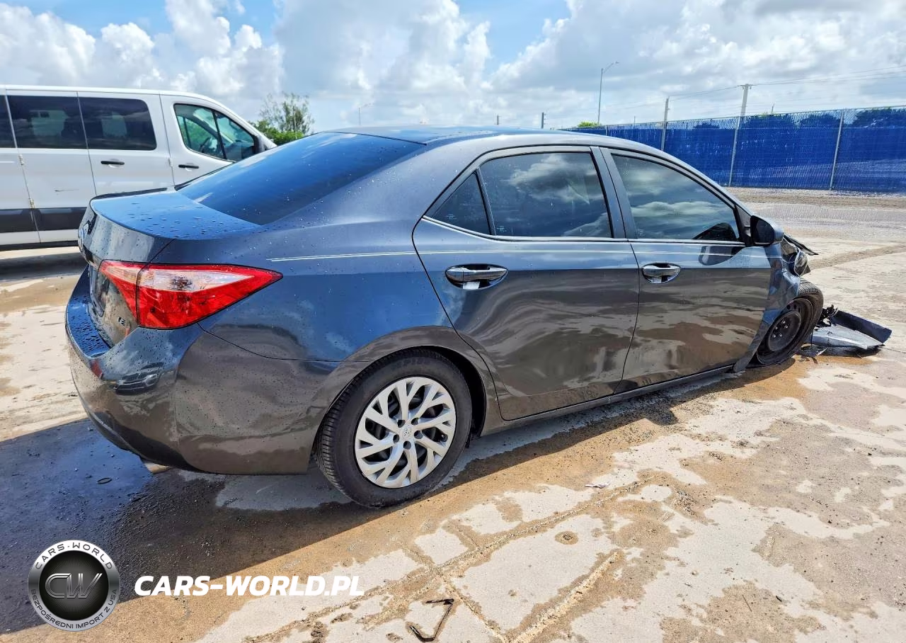 2019 Toyota Corolla Le VIN:5YFBURHE4KP912690 - 3