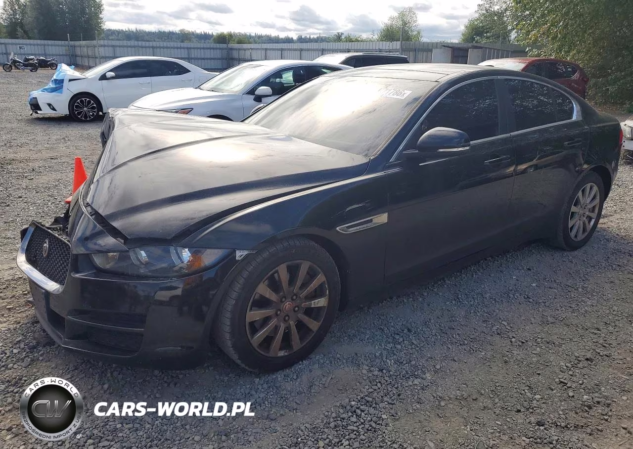 2019 Jaguar Xe – zdjęcie 1 z 12