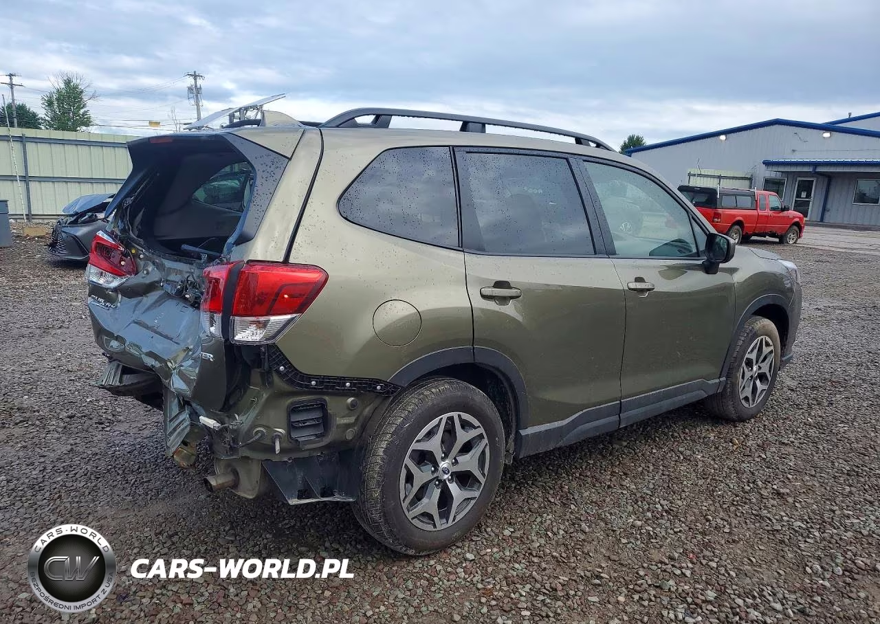 2023 Subaru Forester Premium VIN:JF2SKADC3PH401259 - 3