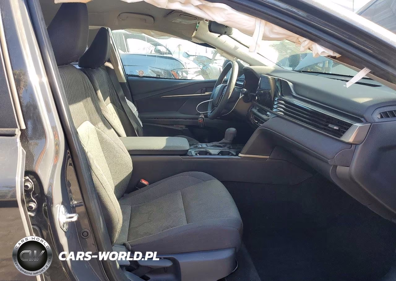 2025 Toyota Camry Le VIN:4T1DAACK1SU103694 - 7
