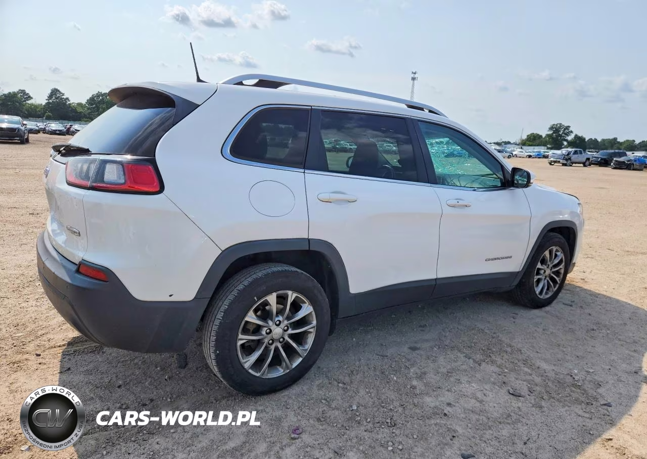 2019 Jeep Cherokee Latitude Plus VIN:1C4PJLLBXKD348457 - 3
