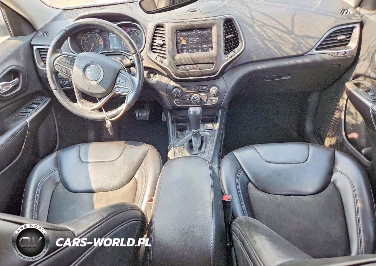 2019 Jeep Cherokee Latitude Plus VIN:1C4PJLLBXKD348457 - 8