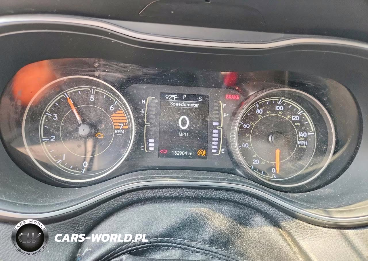 2019 Jeep Cherokee Latitude Plus VIN:1C4PJLLBXKD348457 - 9