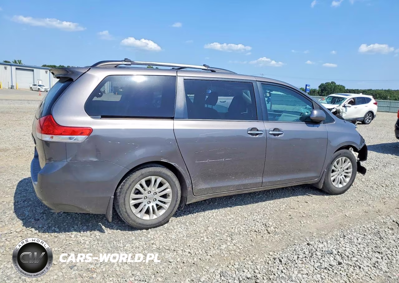 2013 Toyota Sienna Xle 8-Passenger VIN:5TDYK3DC1DS335662 - 3