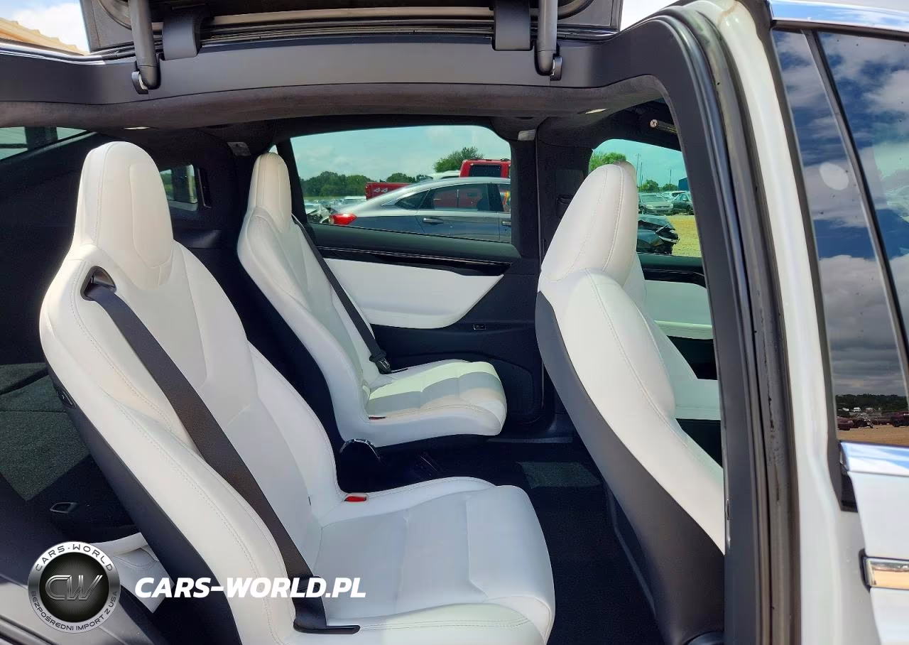 2020 Tesla Model X VIN:5YJXCBE2XLF300064 - 11