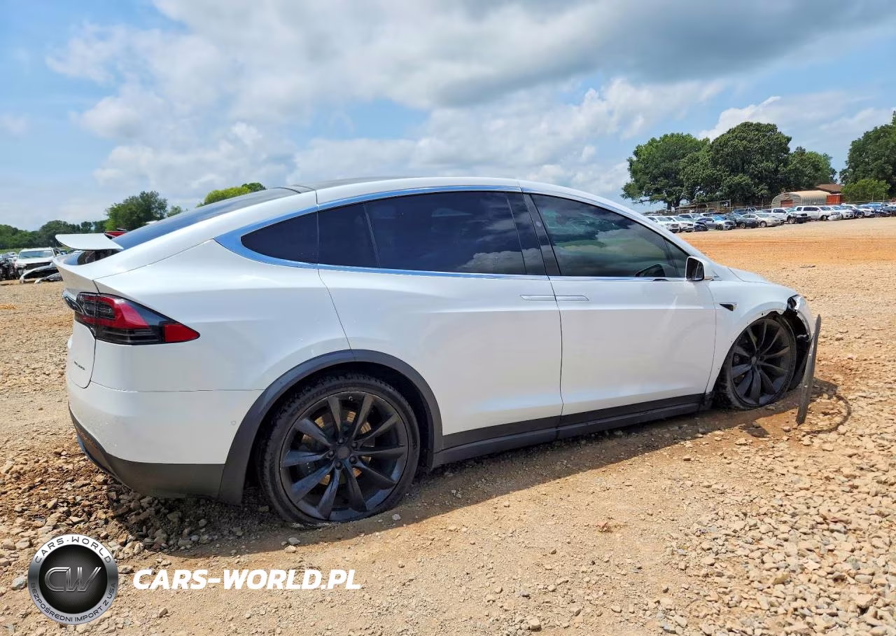 2020 Tesla Model X VIN:5YJXCBE2XLF300064 - 3