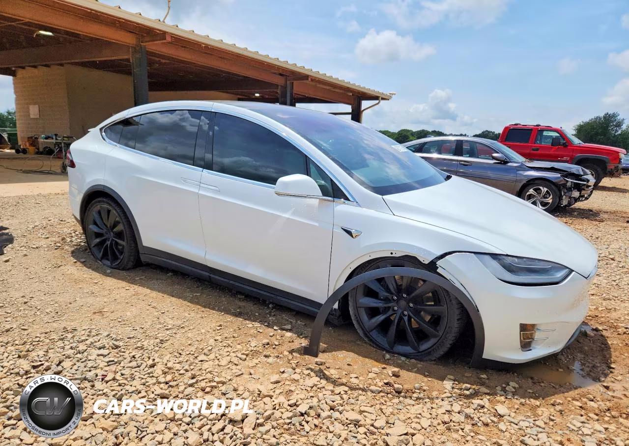 2020 Tesla Model X VIN:5YJXCBE2XLF300064 - 4