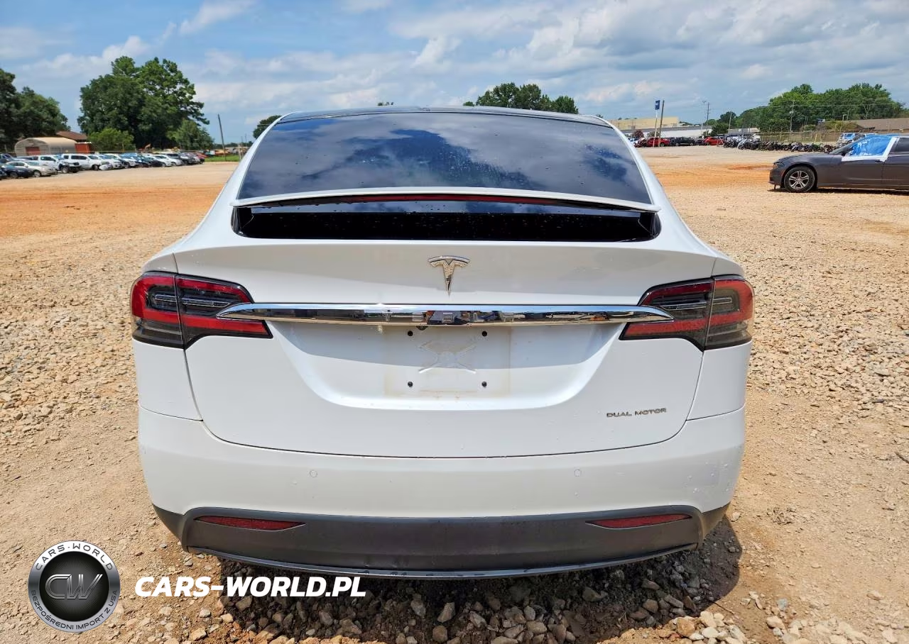 2020 Tesla Model X VIN:5YJXCBE2XLF300064 - 6