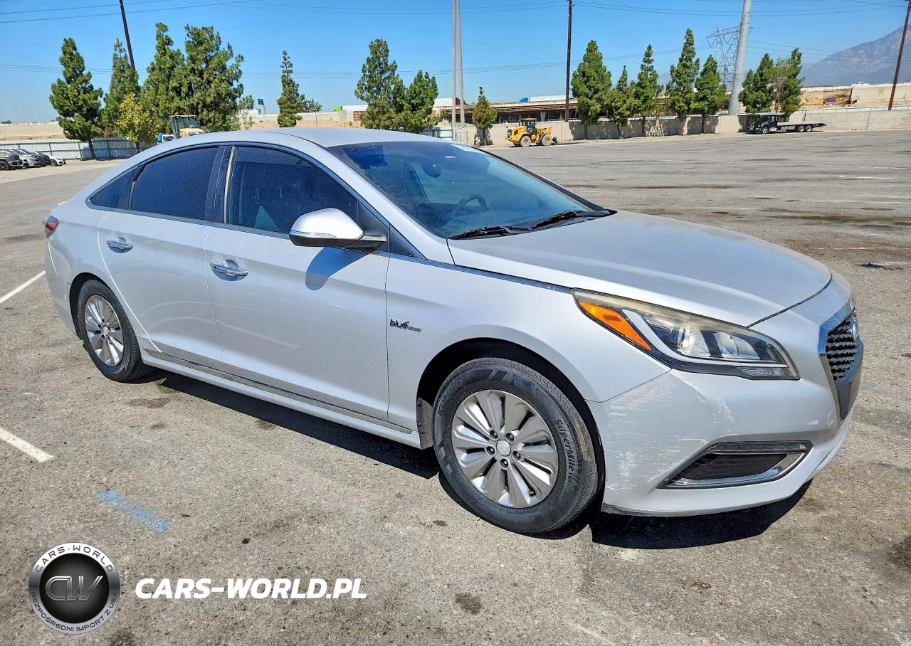 2016 Hyundai Sonata Hybrid Se VIN:KMHE24L14GA040352 - 4