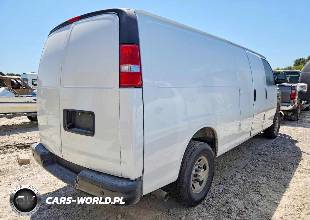 2025 Chevrolet Express G2500 VIN:1GCWGBF7XS1273126 - 3